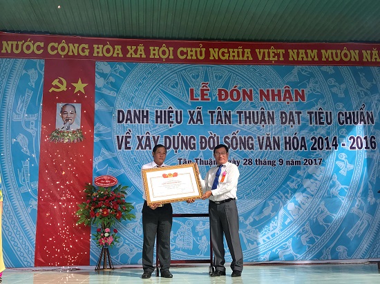 Cổng thông tin điện tử Tỉnh Kiên Giang - Xã Tân Thuận, huyện Vĩnh Thuận đón nhận danh hiệu xã đạt chuẩn văn hóa lần thứ I, giai đoạn 2014- 2016