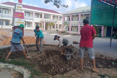 MỘT BUỔI LAO ĐỘNG TẠI TRƯỜNG TH&THCS VĨNH BÌNH BẮC